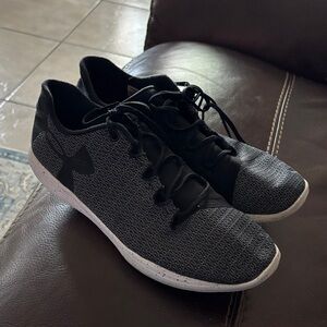Ladies Under Armour lightweight Black Knit Training Shoes size 9.5